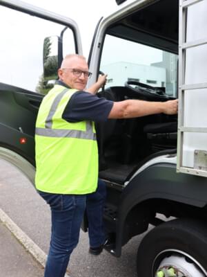 Chauffeur sur le parking